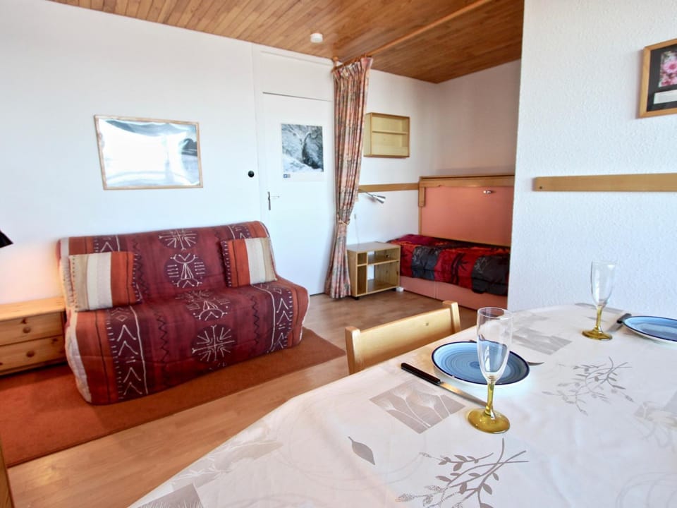 Studio spacieux 2 places proche pistes avec balcon - FR-1-340-18 Apartment in Provence