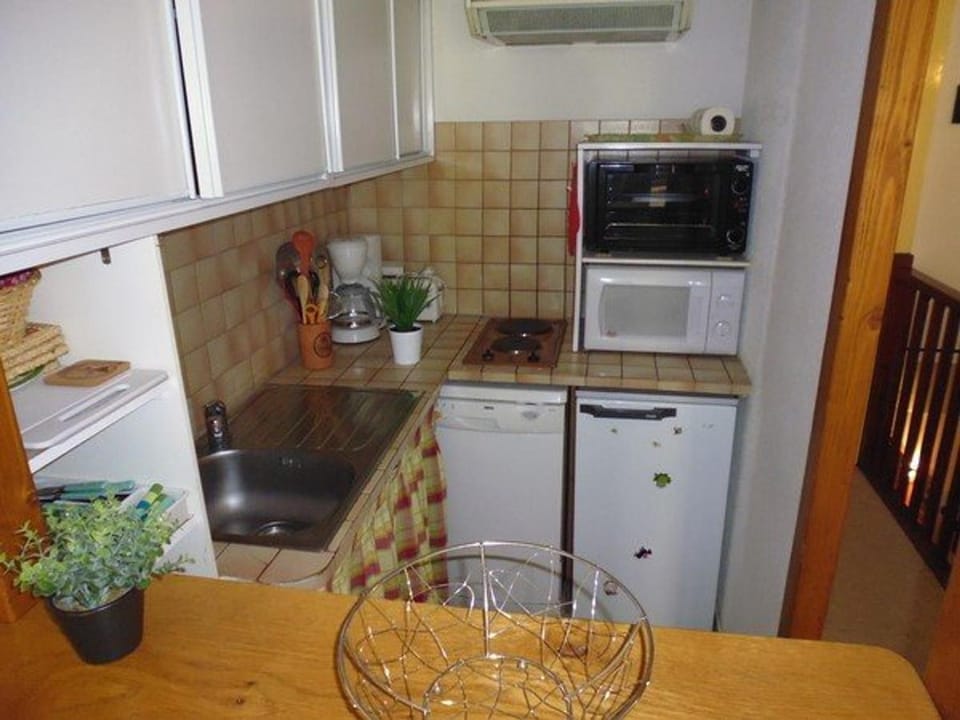 Appartement T2 cabine 6 personnes - Ski - Balcon sud - FR-1-404-64 Cabin in Aragon