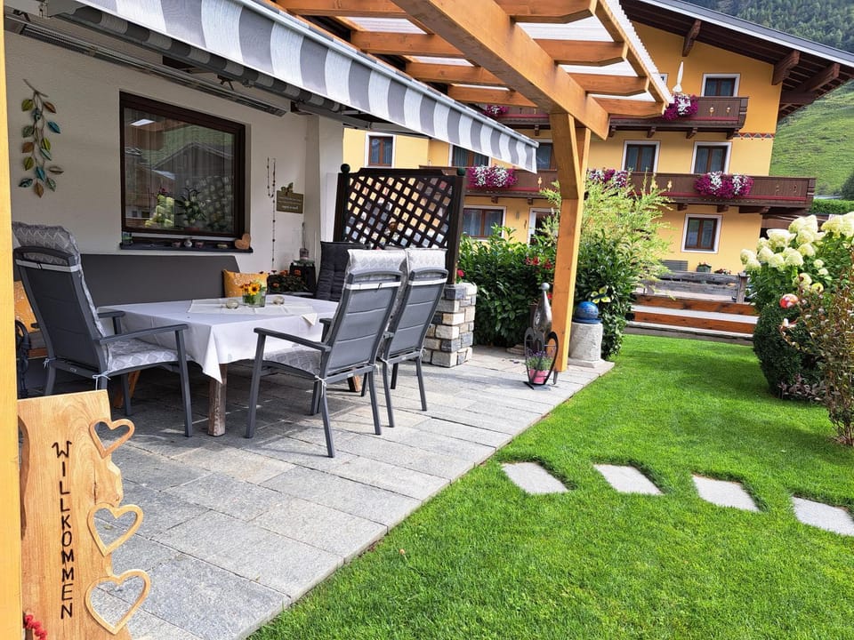 Garden, Balcony/Terrace