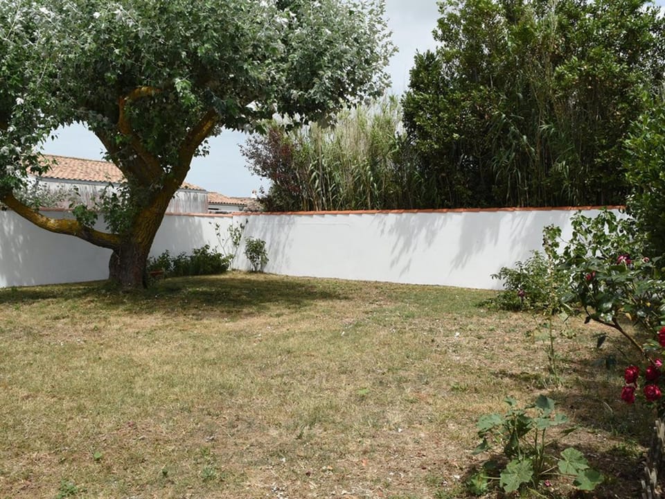 Maison à Ars-en-Ré près du port, terrasse ombragée, WiFi, ménage inclus - FR-1-434-8 House in Nouvelle-Aquitaine