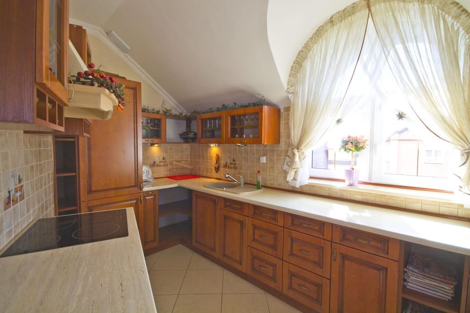 Kitchen or kitchenette, oven, stove