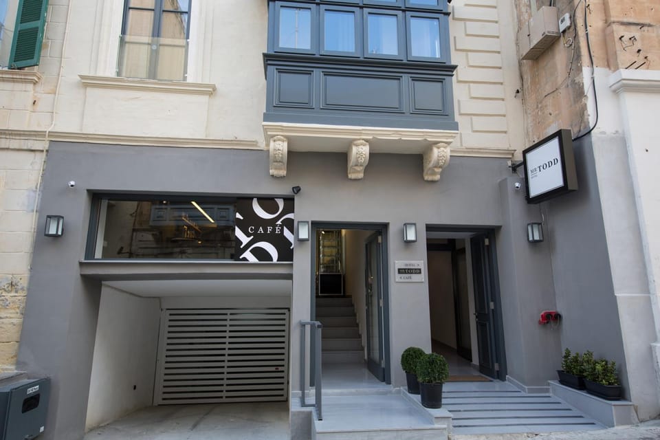 Facade/entrance