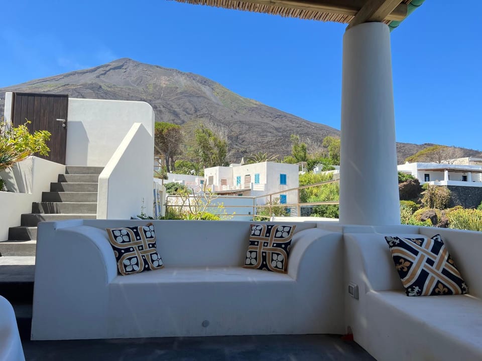 Property building, Patio, Natural landscape, View (from property/room), Balcony/Terrace, Mountain view