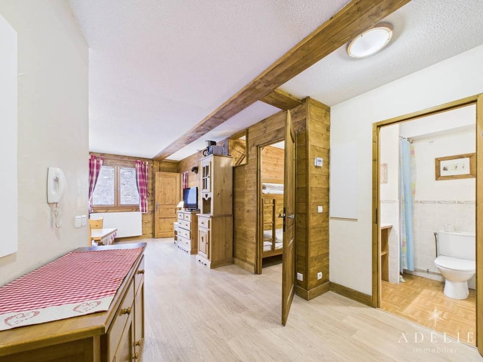 Appartement 2 pièces cabine - Centre station, Wifi gratuit, proche remontées mécaniques et garderie - FR-1-398-507 Cabin in Montvalezan