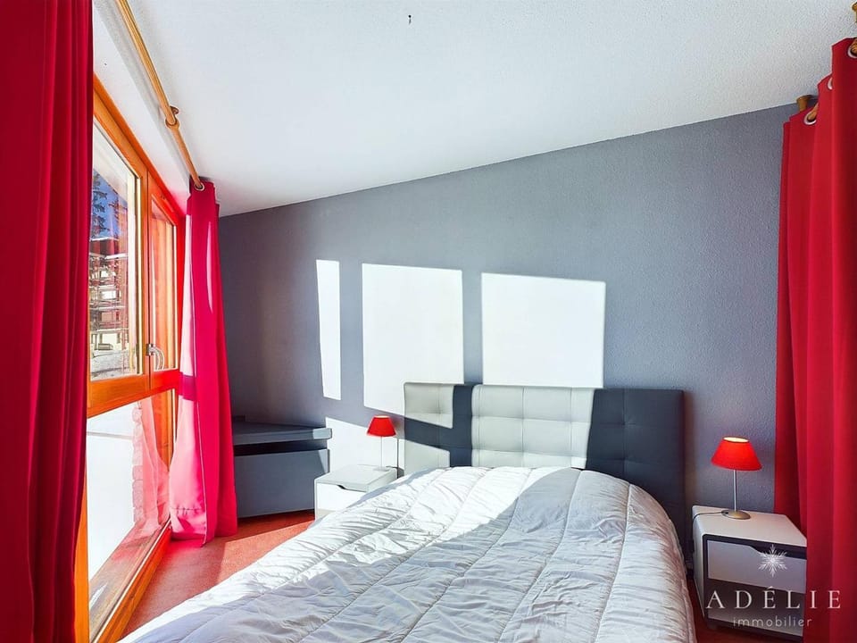 Charmant 2P avec Parking, Balcon, près des Pistes et Commerces à Montvalezan - FR-1-398-509 Apartment in Montvalezan