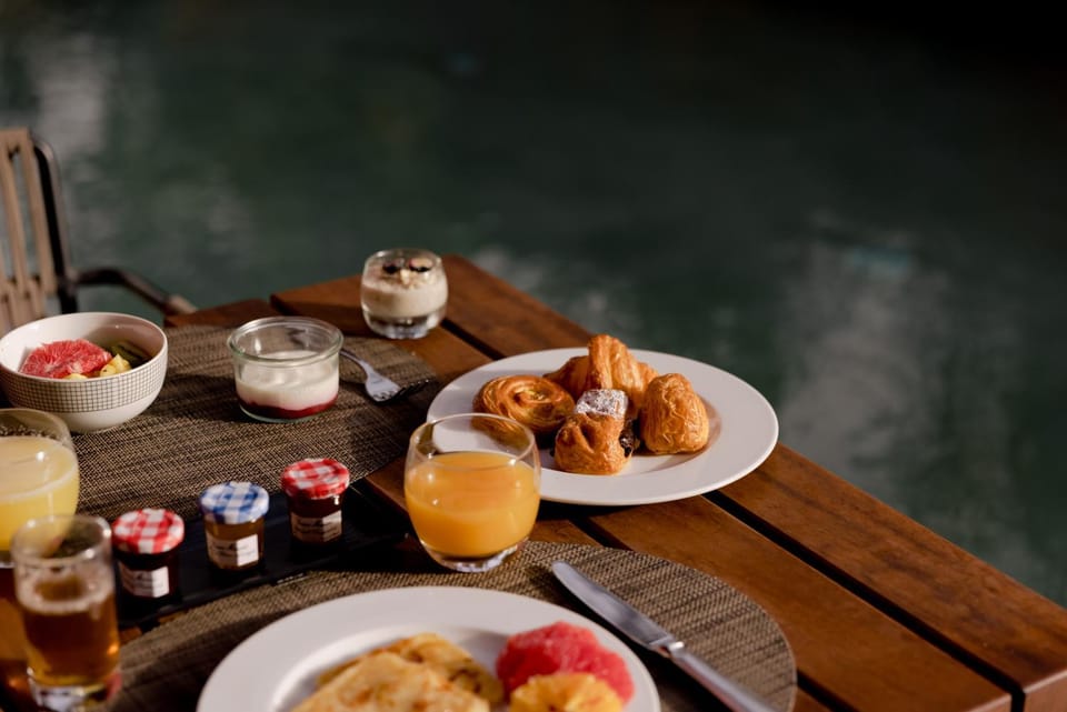 View (from property/room), Food and drinks, Swimming pool, Breakfast, Continental breakfast, Drinks