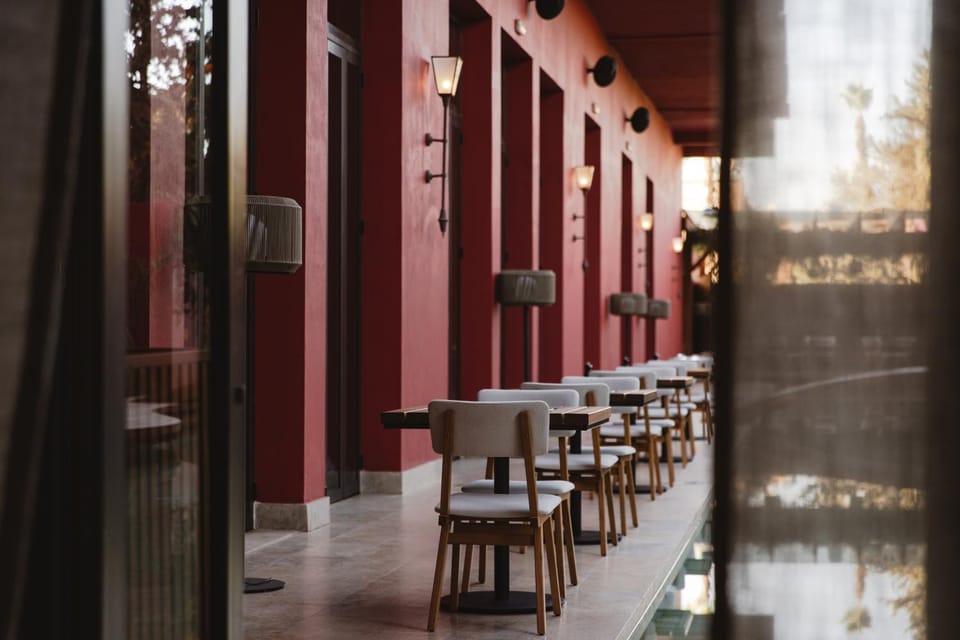 Restaurant/places to eat, Seating area, Pool view