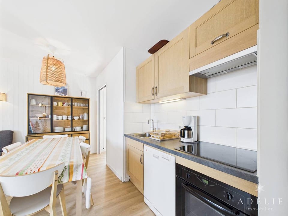 Appart. skis aux pieds 8 pers proche de tout, Parking, Machine à laver - FR-1-398-532 Apartment in Montvalezan