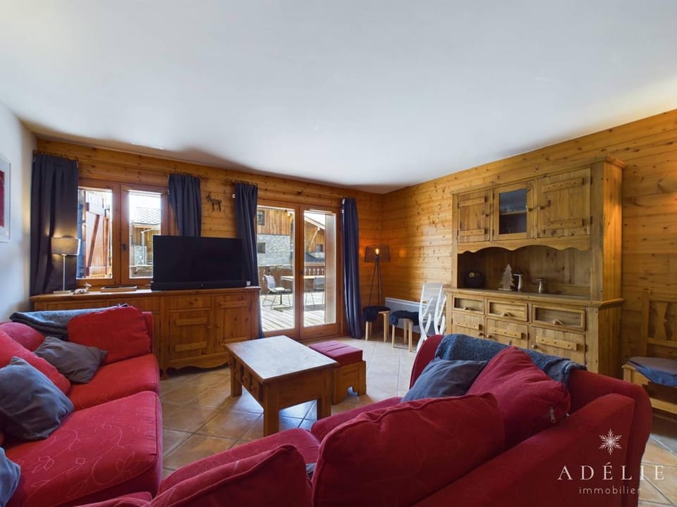 Superbe 4 pièces à Montvalezan avec terrasse SE, proche pistes et commerces, parking inclus Apartment in Montvalezan