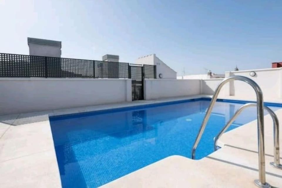 Pool view, Swimming pool, sunbed