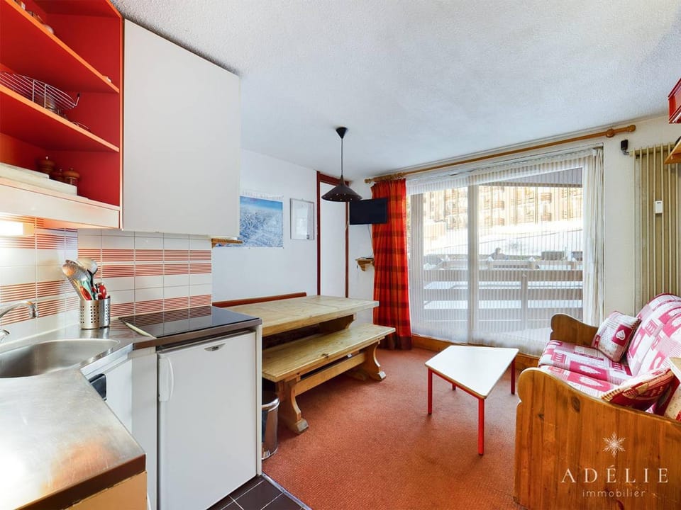 Appartement 2P à 80m des Pistes et Commerces, Balcon, Casier à Skis. - FR-1-398-569 Apartment in Montvalezan