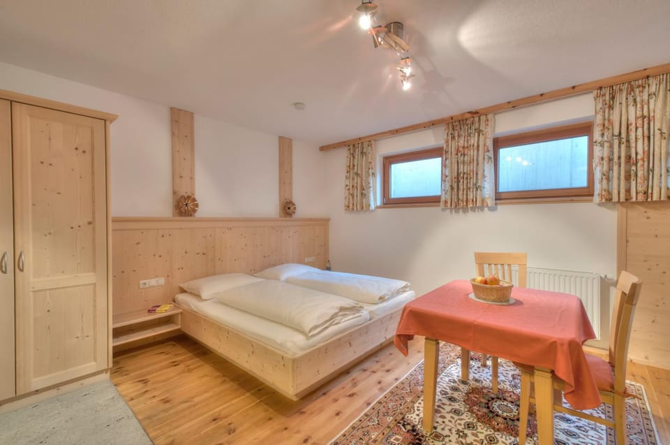 Day, Photo of the whole room