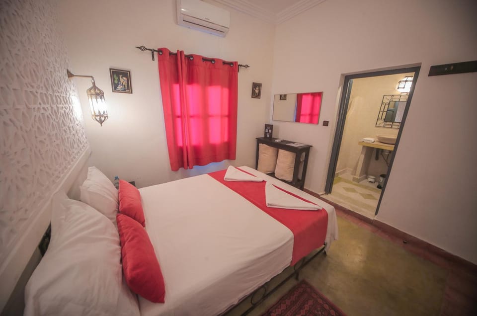 Bed, Photo of the whole room, Bedroom, towels, air conditioner