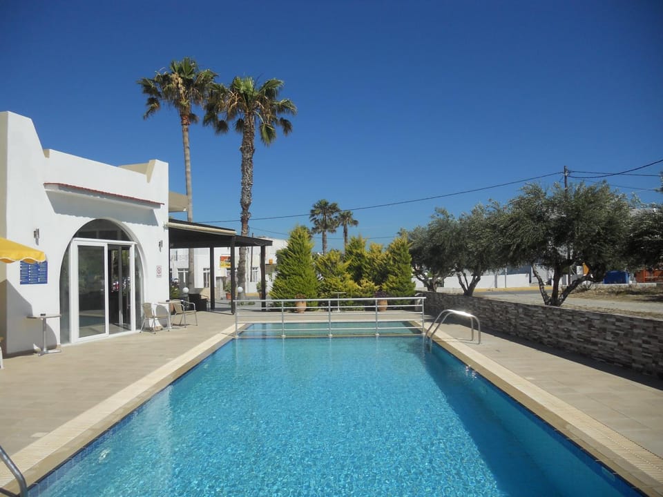 Swimming pool, Swimming pool