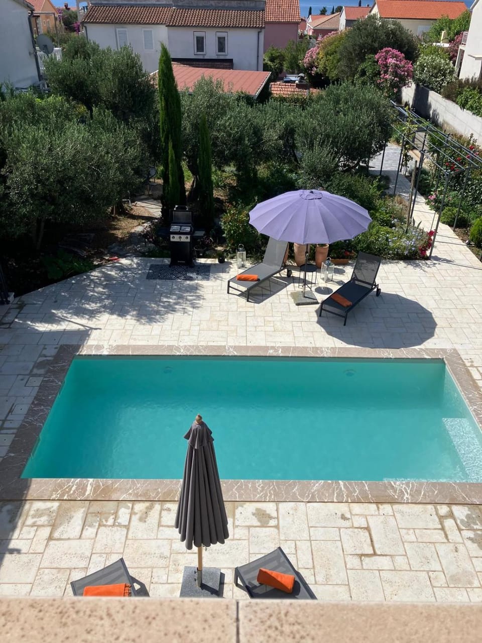 Garden view, Pool view, Swimming pool, sunbed