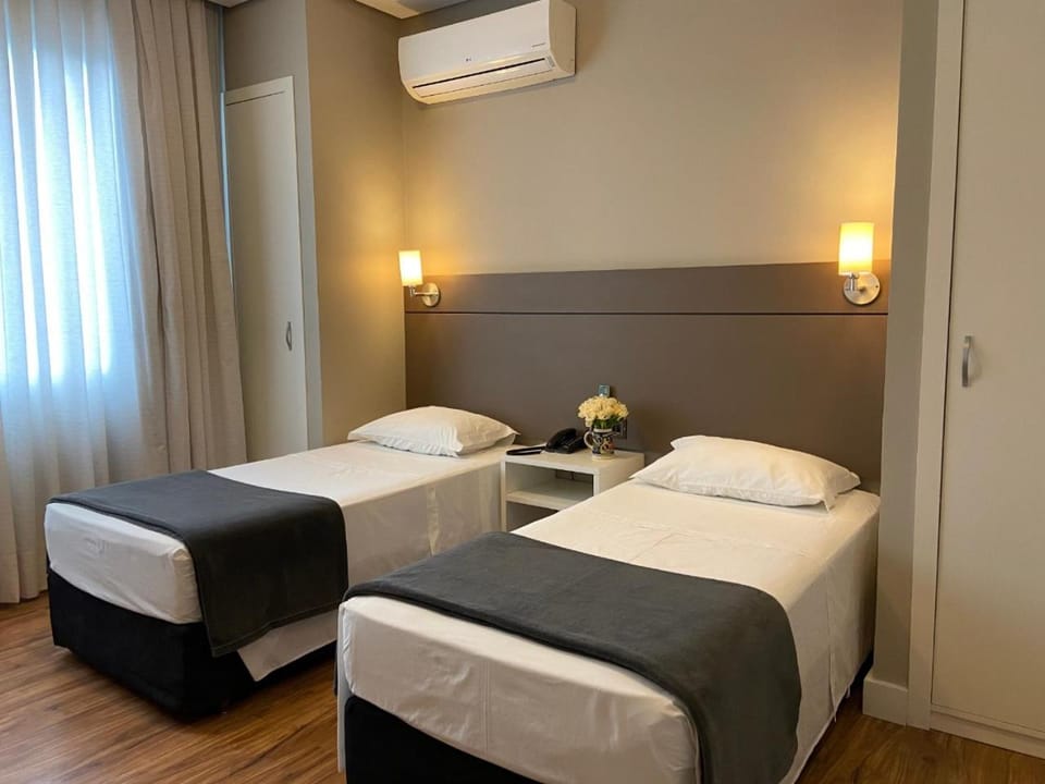 Bed, Photo of the whole room, Bedroom, air conditioner