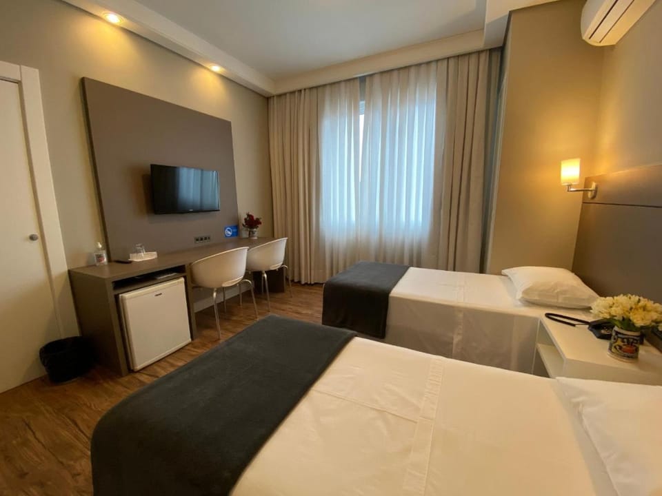 Bed, TV and multimedia, Photo of the whole room, Bedroom, air conditioner