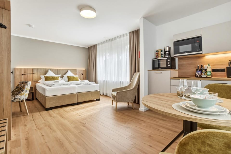 Kitchen or kitchenette, Seating area, Dining area