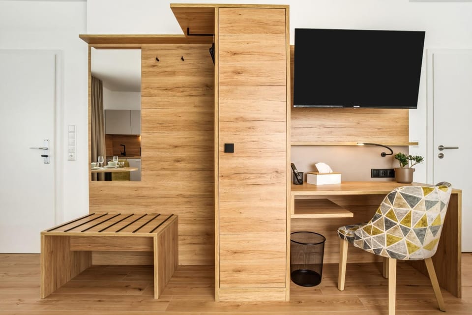 TV and multimedia, Seating area, safe, wardrobe