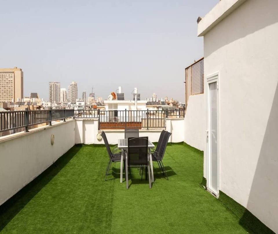 Property building, Balcony/Terrace, City view