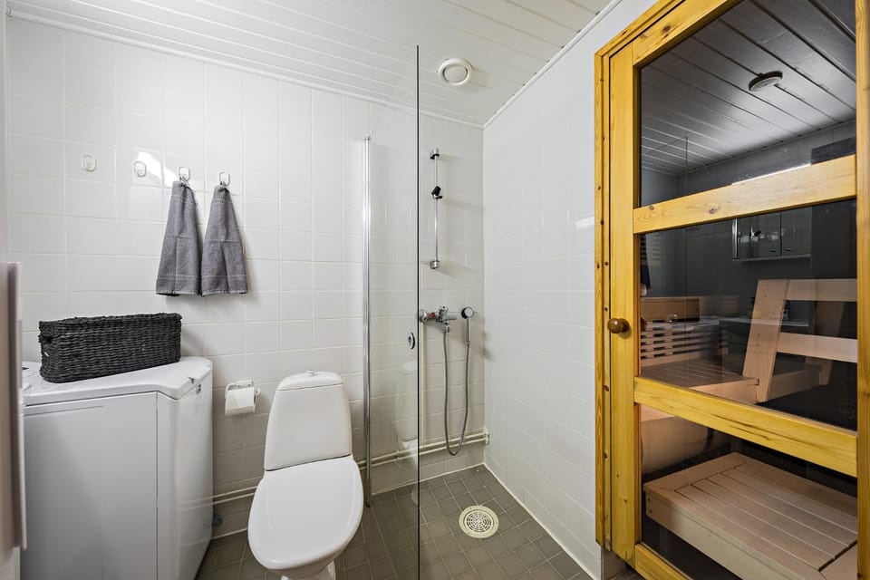 Shower, Sauna