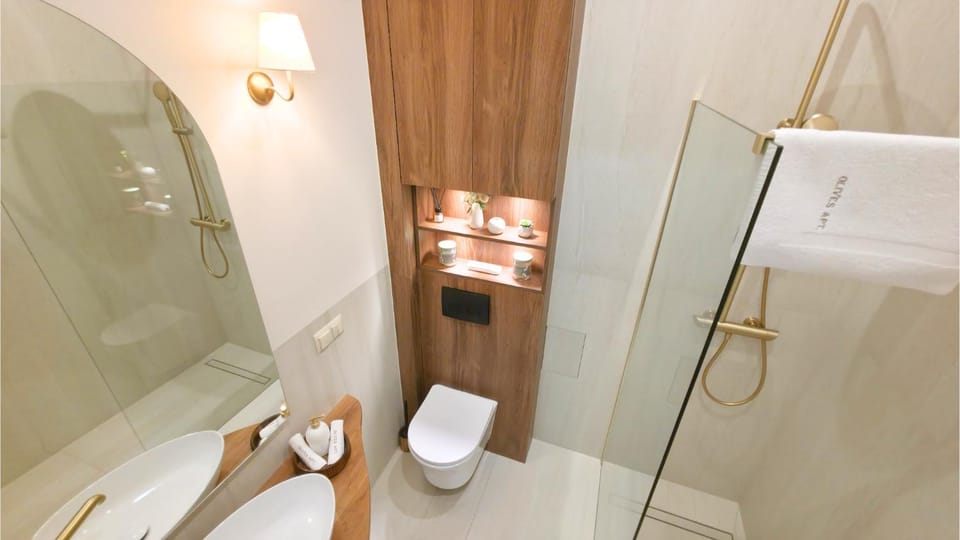 Shower, Toilet, Bathroom, towels