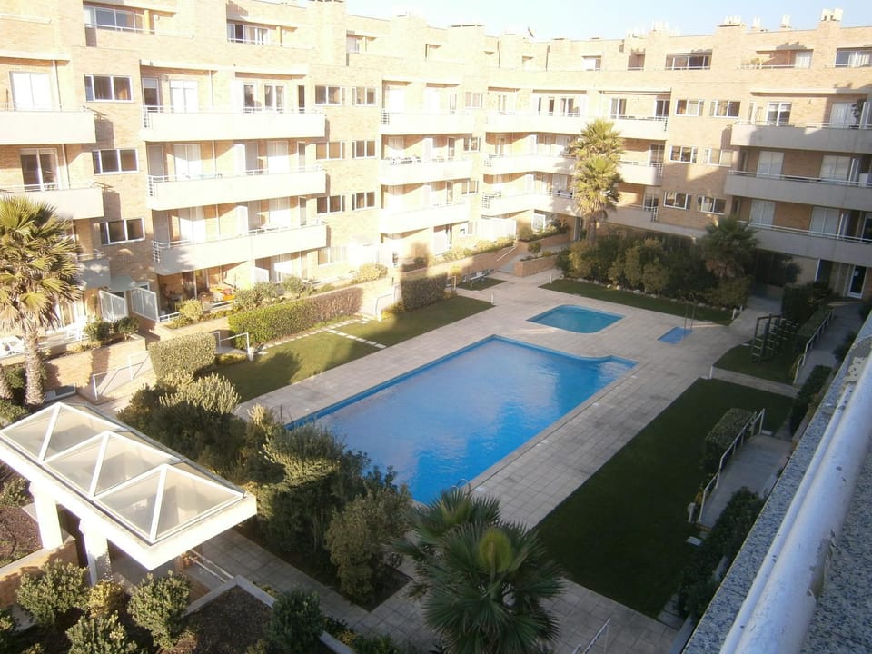 Swimming pool, Swimming pool