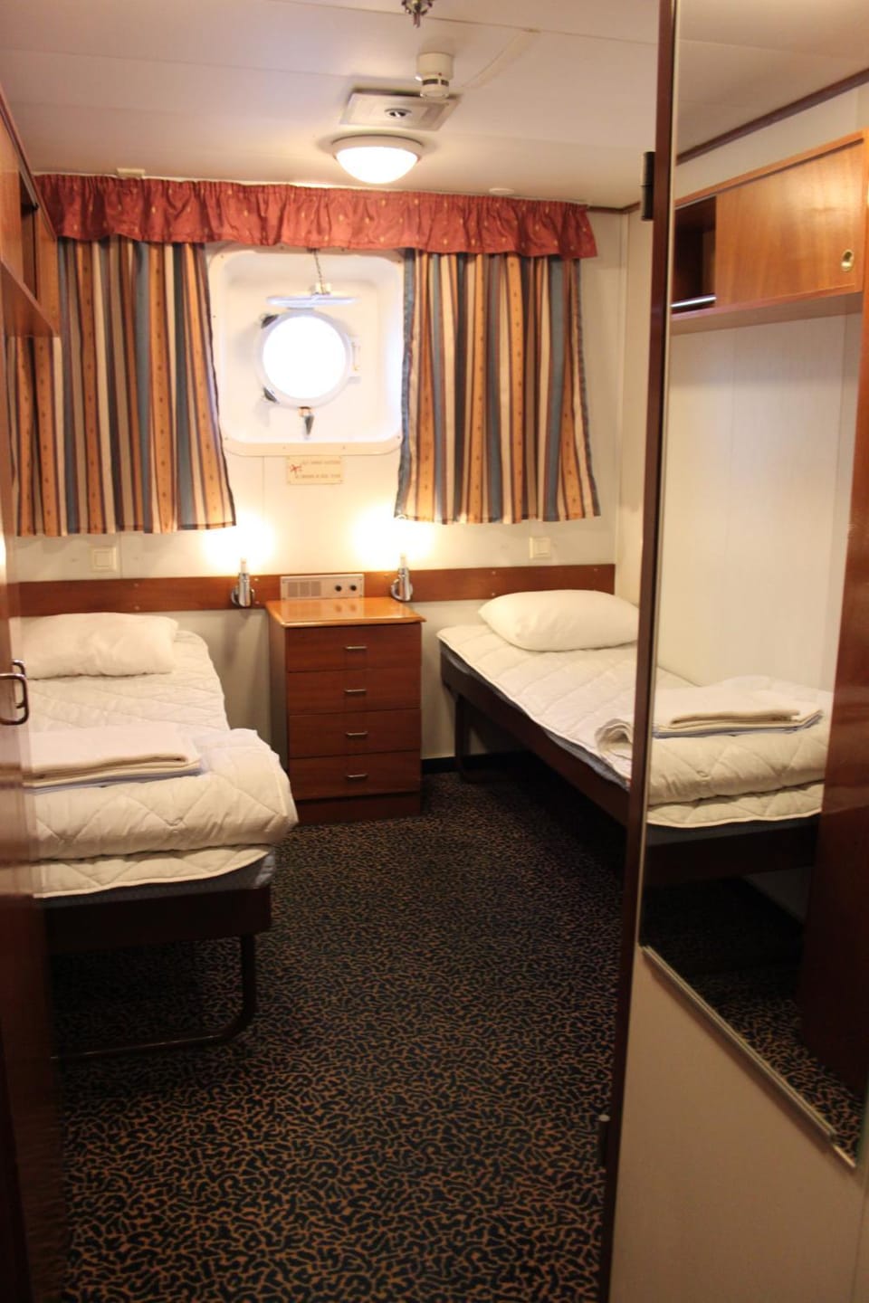Day, Photo of the whole room, Bedroom