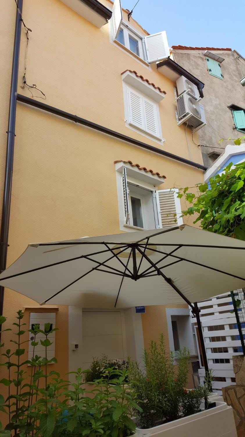 Property building, Inner courtyard view