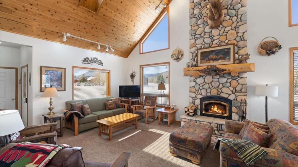 Mountain View Tee and Ski House in Red Lodge