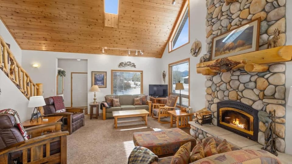 Mountain View Tee and Ski House in Red Lodge