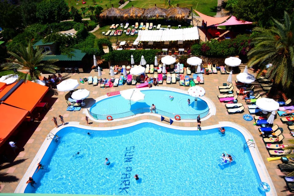 Pool view, Swimming pool, sunbed