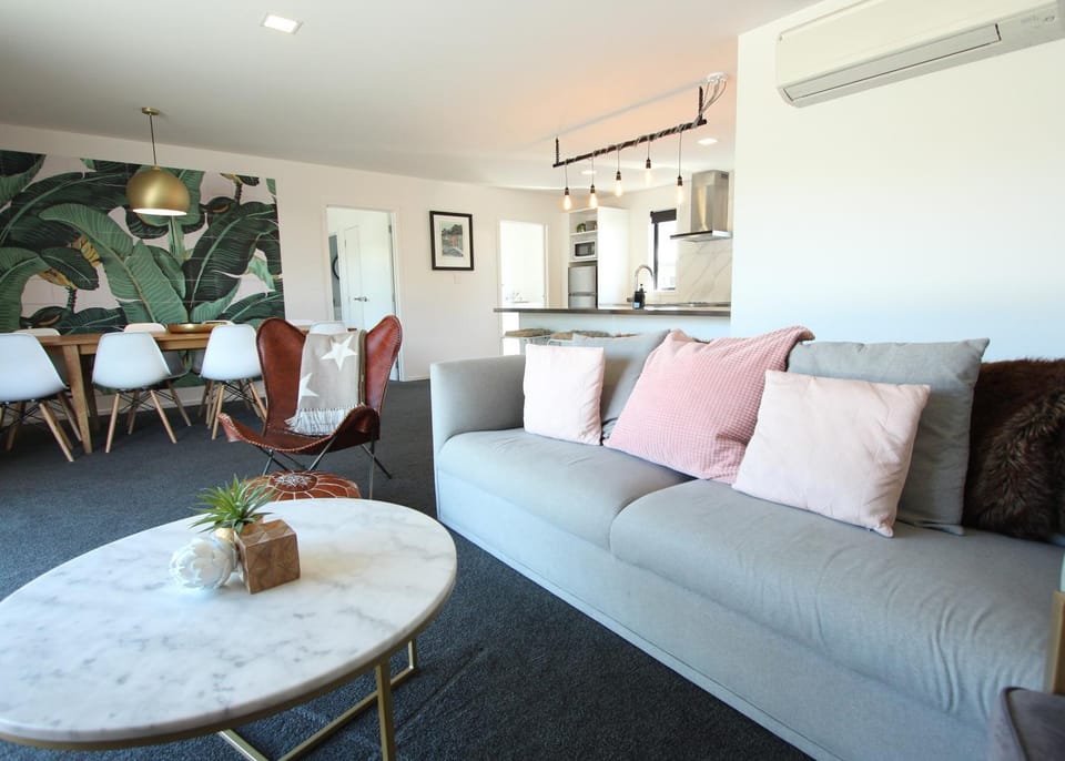 Living room, Seating area, Dining area, kitchen