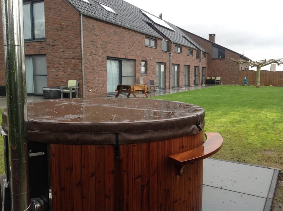 Property building, Day, Garden