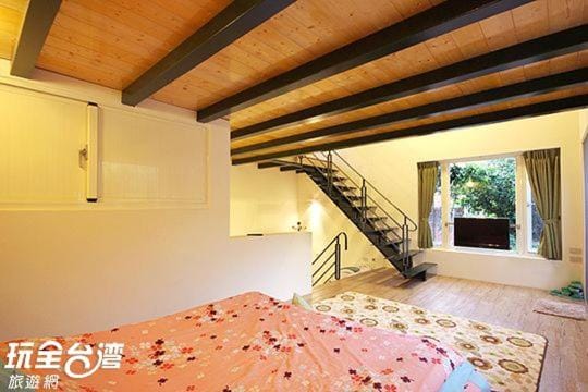 Decorative detail, bunk bed