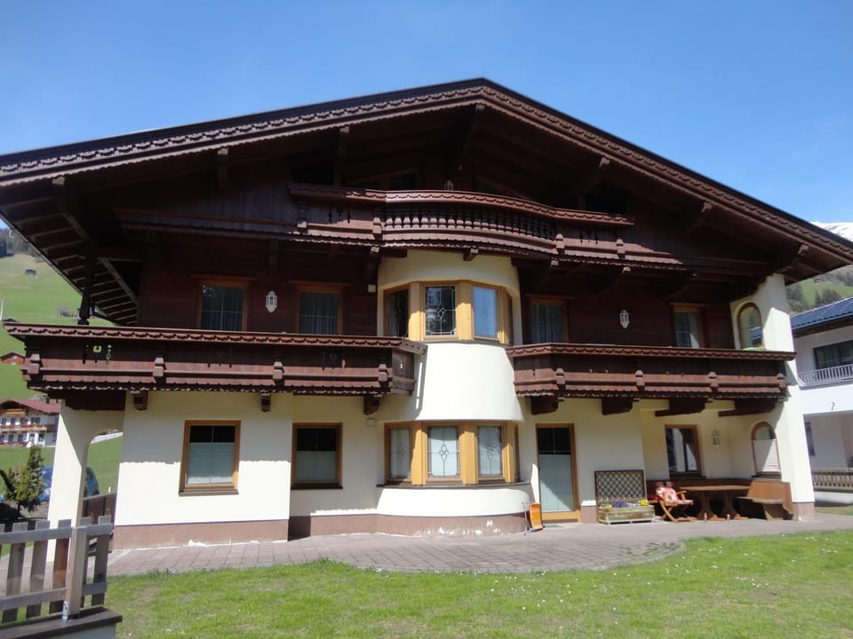 Property building, Day, Garden