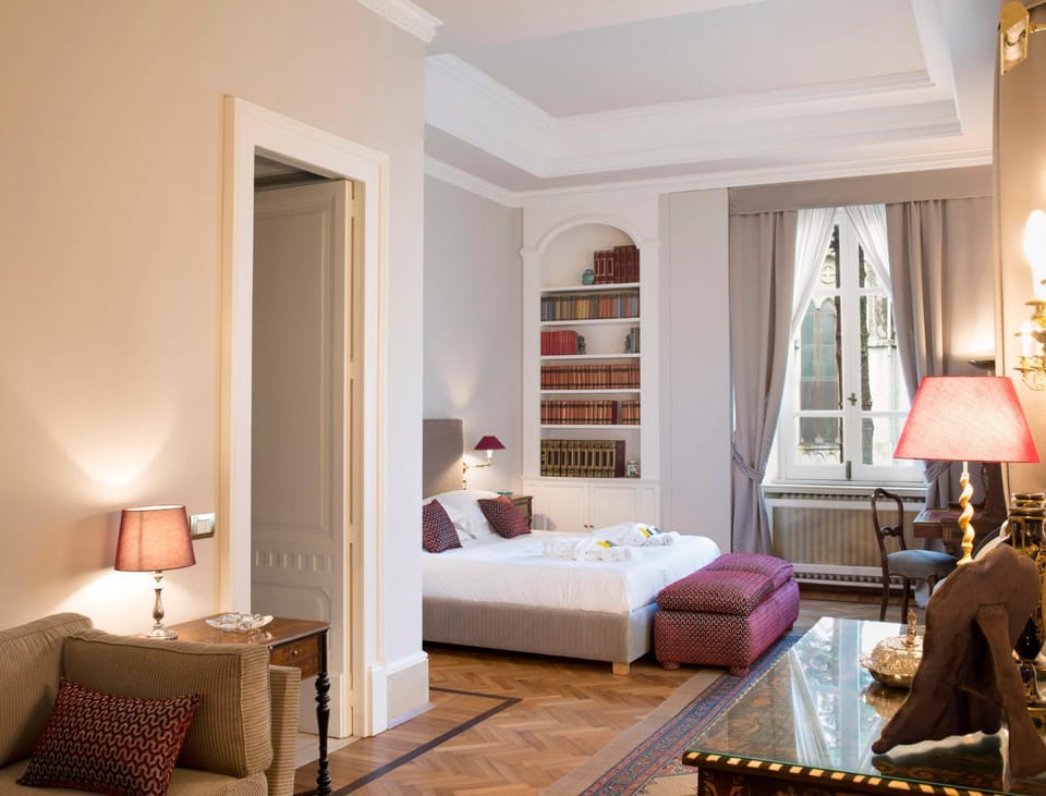Bed, Living room, Photo of the whole room, Seating area, Bedroom
