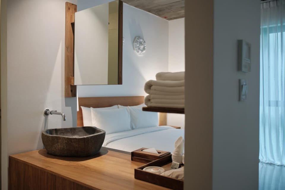 Bed, Bathroom, Bedroom, towels
