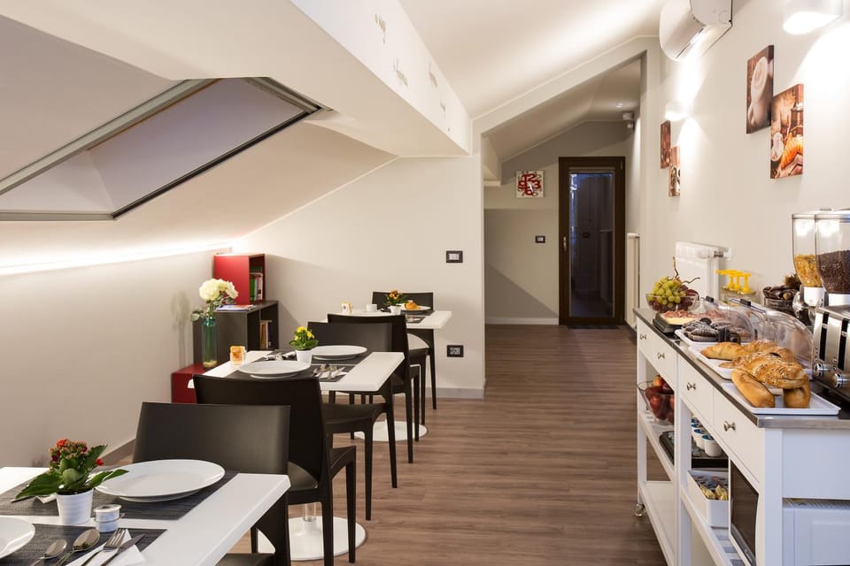 Dining area, Buffet breakfast, Italian breakfast, Non alcoholic drinks