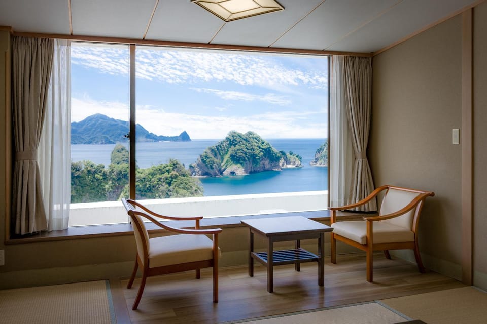 Dogashima New Ginsui Ryokan in Shizuoka Prefecture