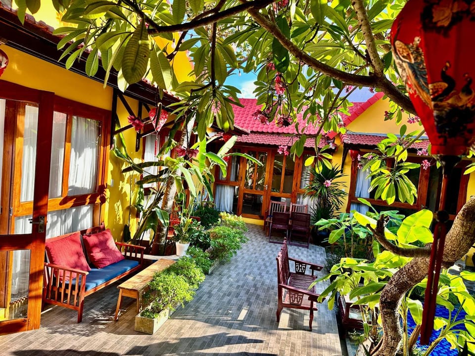 Day, Garden, Seating area, Garden view