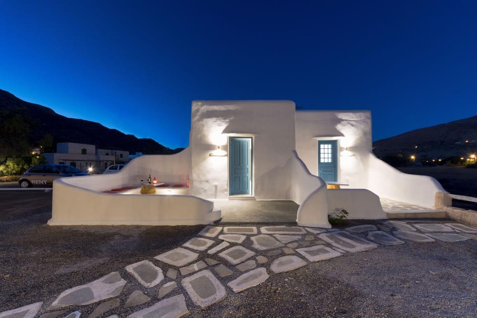 Facade/entrance, Night