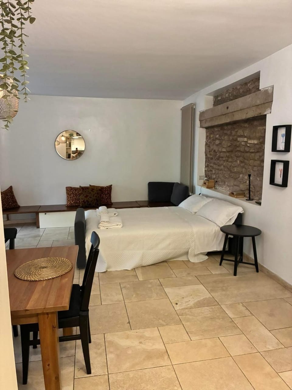 Portico di ottavia prime location with internal courtyard Apartment in Rome
