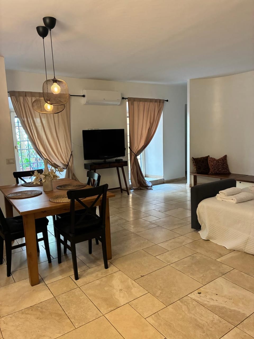 Portico di ottavia prime location with internal courtyard Apartment in Rome