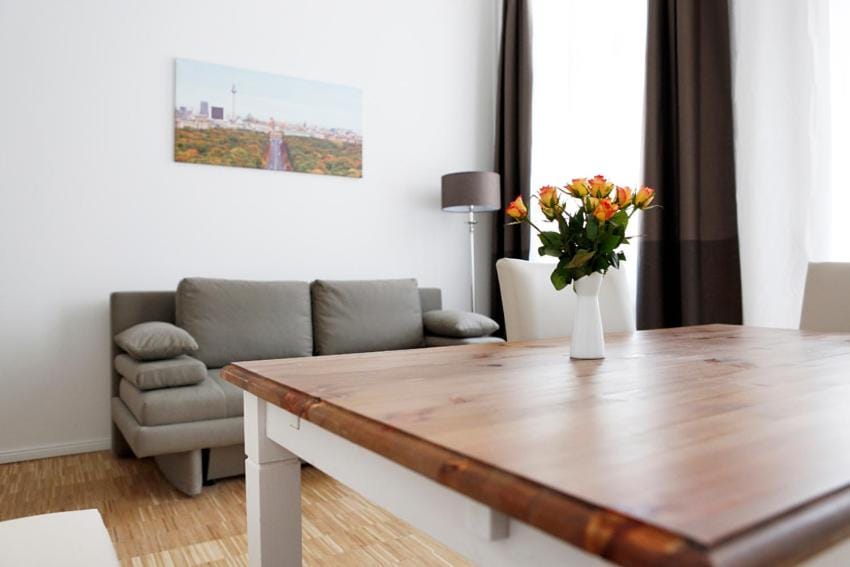 SC 03 by ROCKCHAIR Apartments l SUPERHOST Status l 2 Bedrooms Boxspringbeds Balcony Elevator - Cozy Family & Business Flair welcomes you! Apartment in Berlin