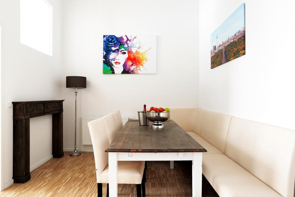 SC 02 by ROCKCHAIR Apartments l SUPERHOST Status l 4 Bedrooms Boxspringbeds 2 Bathrooms Balcony Elevator - Cozy Family & Business Flair welcomes you! Apartment in Berlin