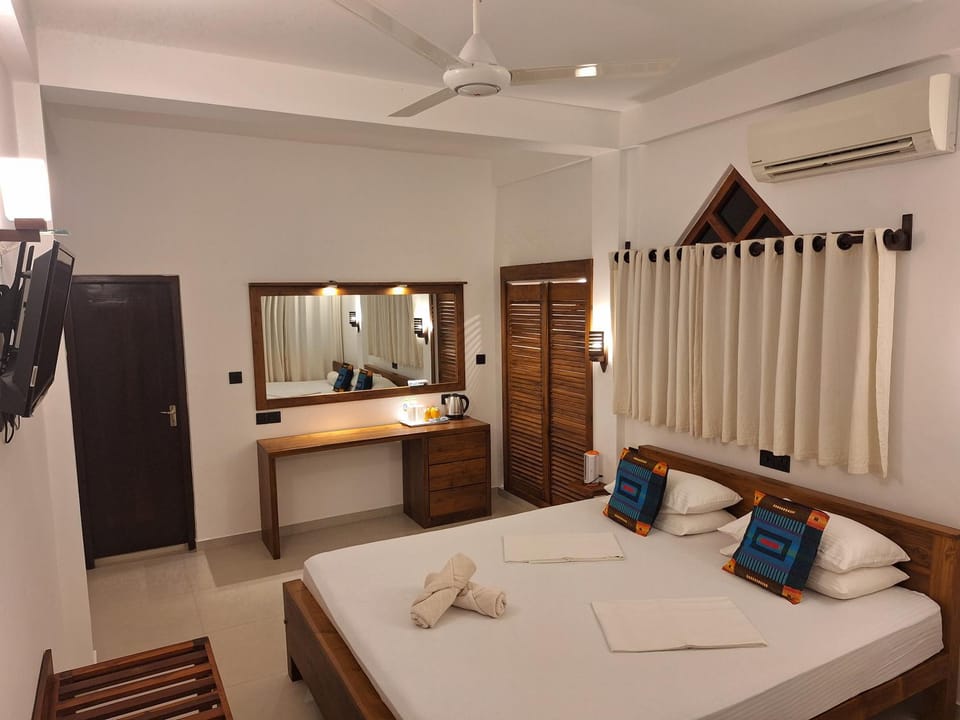 Bed, Photo of the whole room, Bedroom, towels, wardrobe, air conditioner