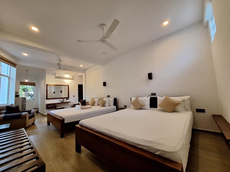 Bed, Photo of the whole room, Seating area, Bedroom, air conditioner