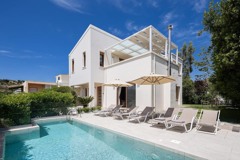 Pool view, Swimming pool, sunbed