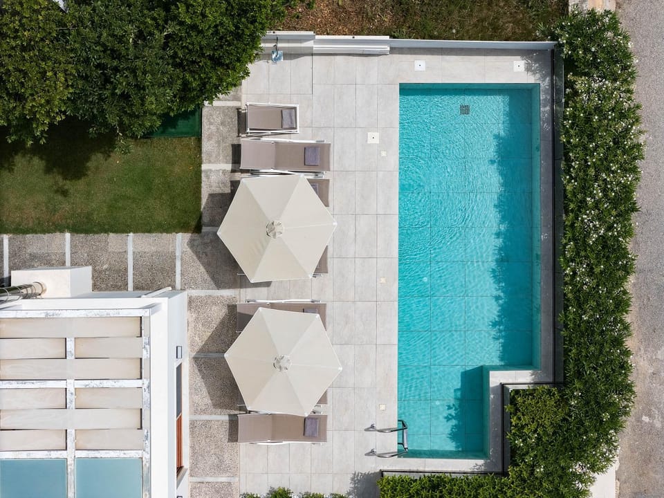 Swimming pool, sunbed
